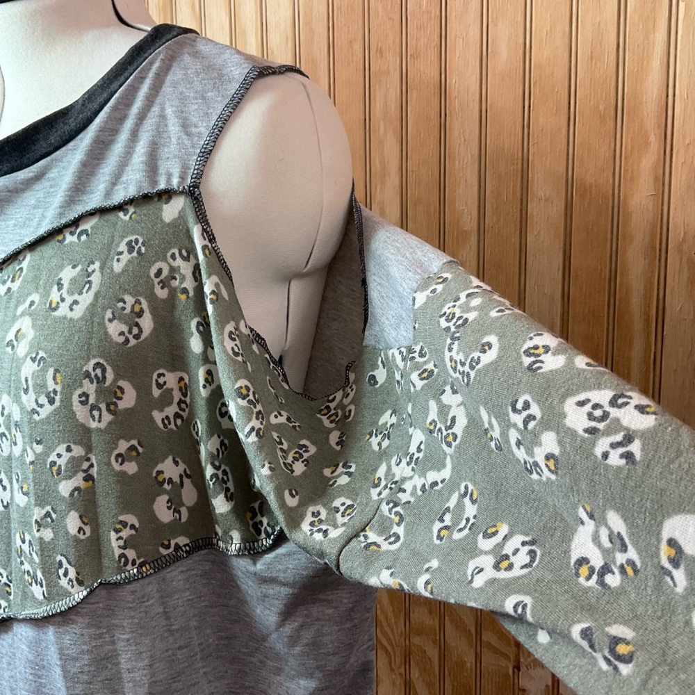 Cold Shoulder Sweatshirt - Picture 2 of 6